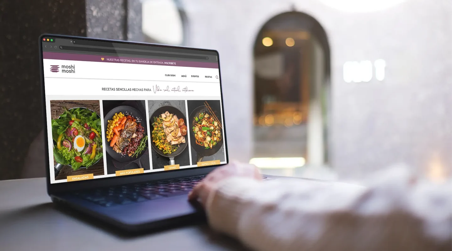 Diseño web del blog gastronómico Moshi Moshi, con enfoque visual en contenido culinario